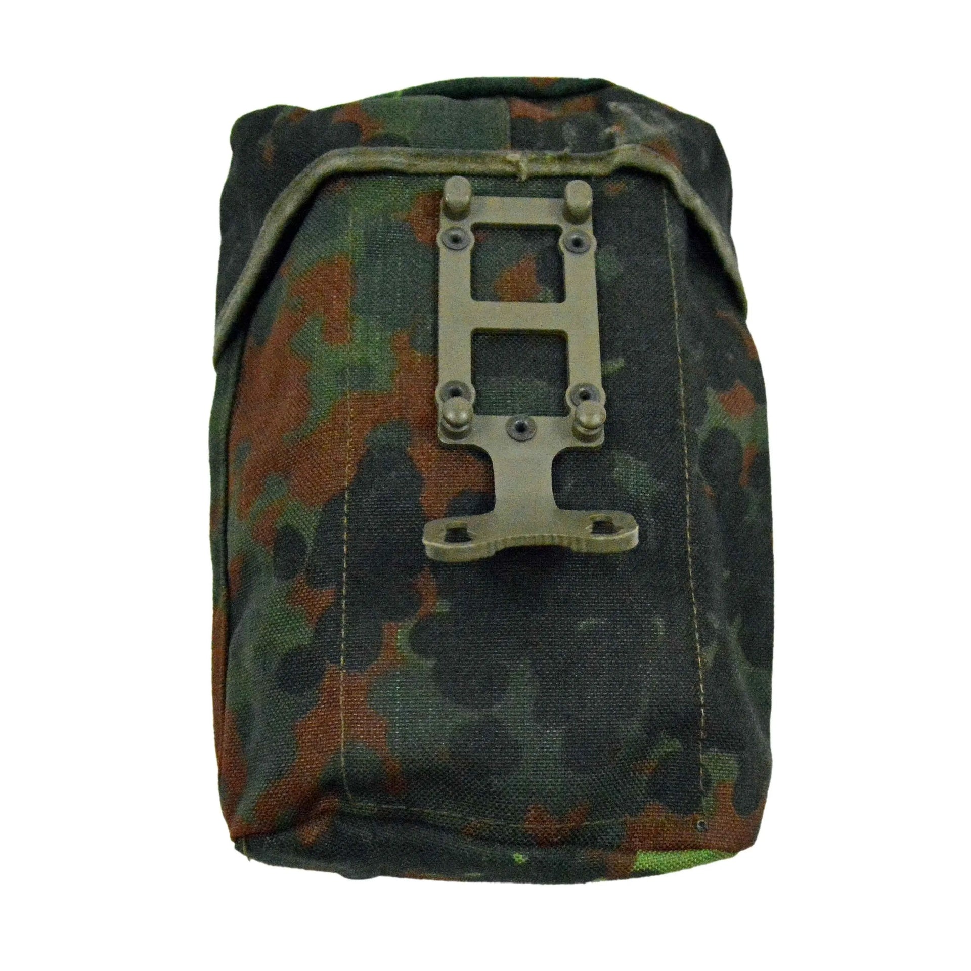bundeswehr-original-feldflaschentasche-flecktarn-gebraucht-ansicht-2